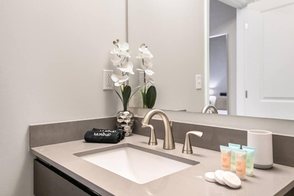 Appartement 2Br Unit In The Heart Of Dt On Playhouse Square, With Pool And Gym Access-1106 à Cleveland Extérieur photo